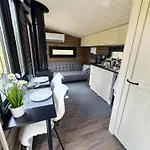Lapland Landscape With Nature View, Sauna, Fireplace & Kitchen, Yllaes, Aekaeslompolo, Borealis Village Шале *