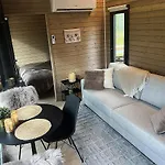 Lapland Landscape With Nature View, Sauna, Fireplace & Kitchen, Yllaes, Aekaeslompolo, Borealis Village Шале *