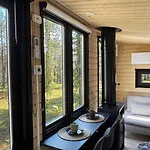 Lapland Landscape With Nature View, Sauna, Fireplace & Kitchen, Yllaes, Aekaeslompolo, Borealis Village *