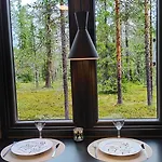 Lapland Landscape With Nature View, Sauna, Fireplace & Kitchen, Yllaes, Aekaeslompolo, Borealis Village Chalet *