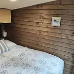 Lapland Landscape With Nature View, Sauna, Fireplace & Kitchen, Yllaes, Aekaeslompolo, Borealis Village Chalet *