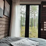 Lapland Landscape With Nature View, Sauna, Fireplace & Kitchen, Yllaes, Aekaeslompolo, Borealis Village Chalet Äkäslompolo