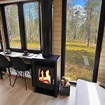 Lapland Landscape With Nature View, Sauna, Fireplace & Kitchen, Yllaes, Aekaeslompolo, Borealis Village * Äkäslompolo