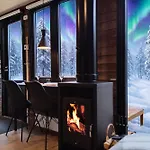 Lapland Landscape With Nature View, Sauna, Fireplace & Kitchen, Yllaes, Aekaeslompolo, Borealis Village