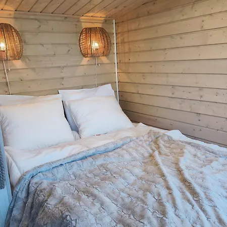 Lapland Landscape With Nature View, Sauna, Fireplace & Kitchen, Yllaes, Aekaeslompolo, Borealis Village * Äkäslompolo