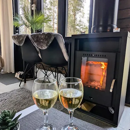 Lapland Landscape With Nature View, Sauna, Fireplace & Kitchen, Yllaes, Aekaeslompolo, Borealis Village Chalet Äkäslompolo