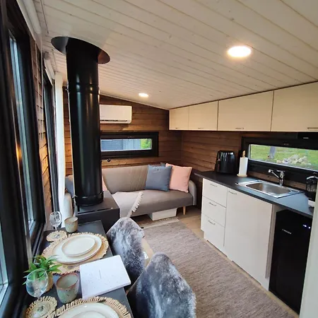 Lapland Landscape With Nature View, Sauna, Fireplace & Kitchen, Yllaes, Aekaeslompolo, Borealis Village Chalet