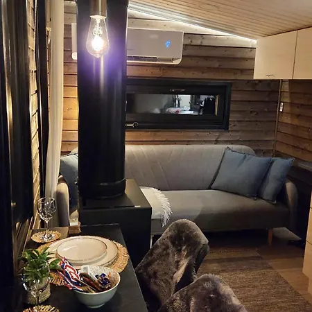 Lapland Landscape With Nature View, Sauna, Fireplace & Kitchen, Yllaes, Aekaeslompolo, Borealis Village 샬레 *