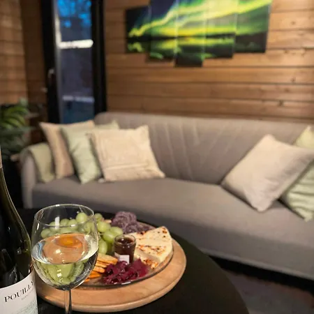 Lapland Landscape With Nature View, Sauna, Fireplace & Kitchen, Yllaes, Aekaeslompolo, Borealis Village 샬레