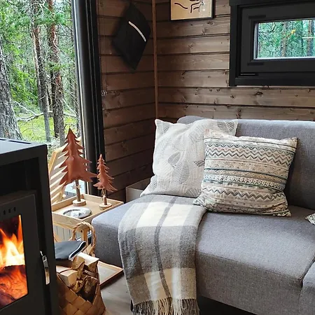 Lapland Landscape With Nature View, Sauna, Fireplace & Kitchen, Yllaes, Aekaeslompolo, Borealis Village 샬레