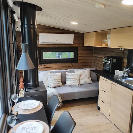 Lapland Landscape With Nature View, Sauna, Fireplace & Kitchen, Yllaes, Aekaeslompolo, Borealis Village Chalet *