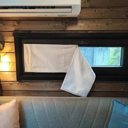 Lapland Landscape With Nature View, Sauna, Fireplace & Kitchen, Yllaes, Aekaeslompolo, Borealis Village 샬레