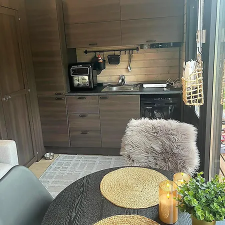 Lapland Landscape With Nature View, Sauna, Fireplace & Kitchen, Yllaes, Aekaeslompolo, Borealis Village 샬레