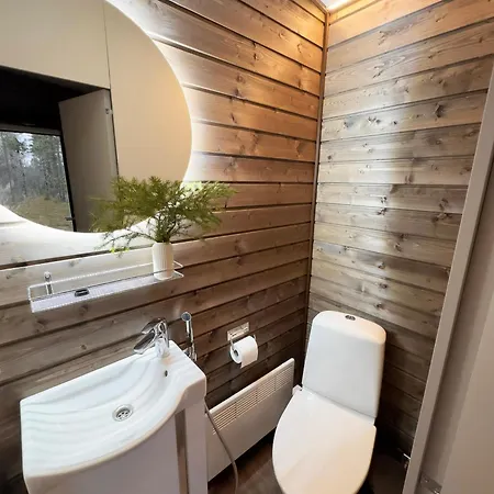 Lapland Landscape With Nature View, Sauna, Fireplace & Kitchen, Yllaes, Aekaeslompolo, Borealis Village 샬레